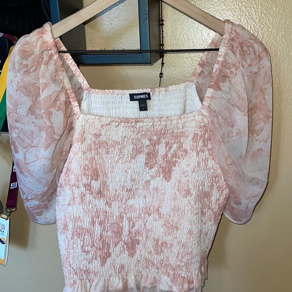 Express Abstract Puff Sleeve Smocked Top - Picture 3 of 6